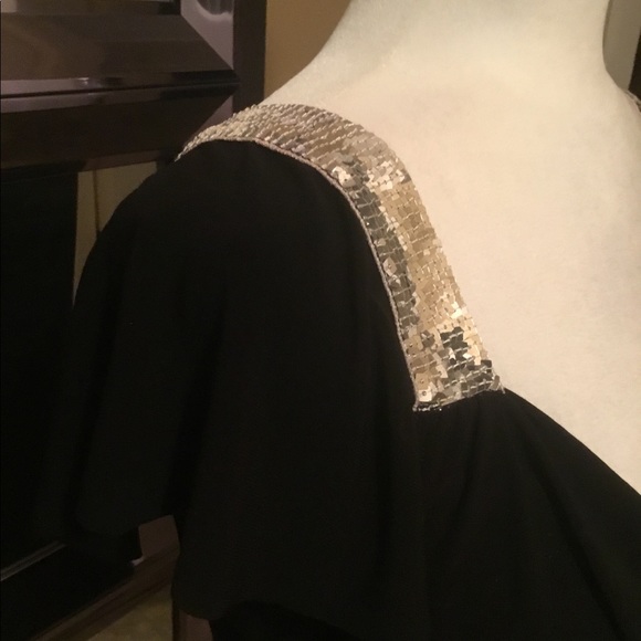 Beautiful blouse with flapper shoulder - Picture 3 of 4